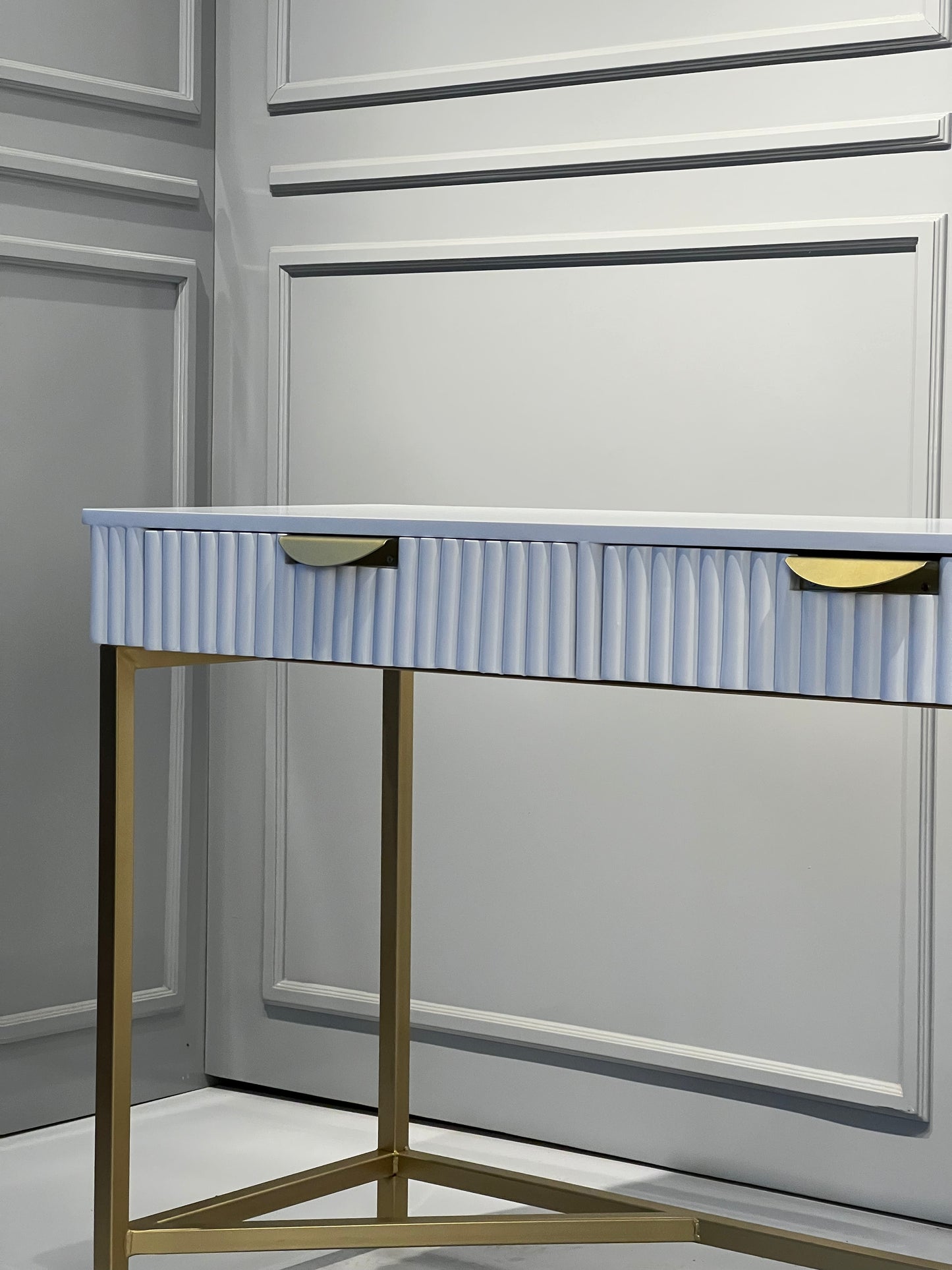 GROOVY VANITY