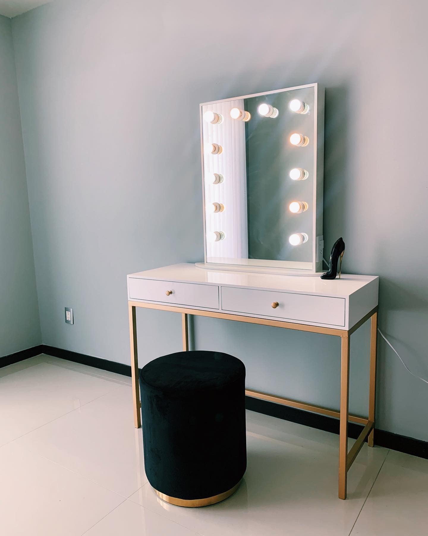 CHARLOTTE VANITY