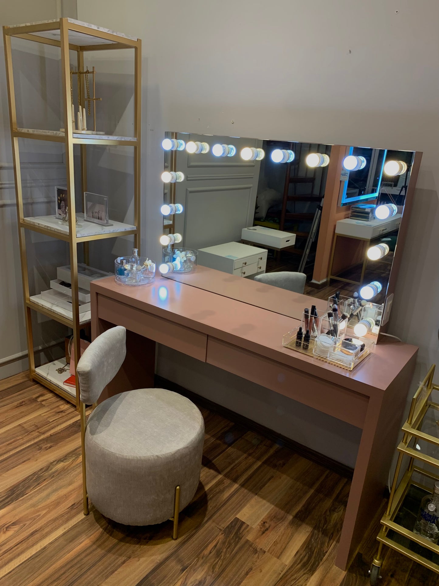 MAUVE VANITY