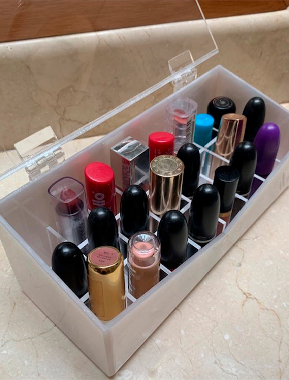 ROUGE Porta labiales con tapa.