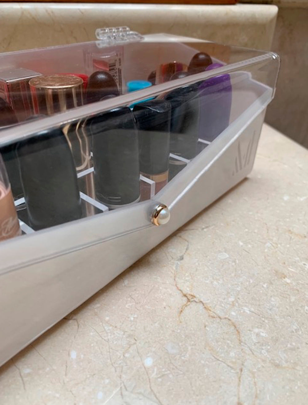 ROUGE Porta labiales con tapa.