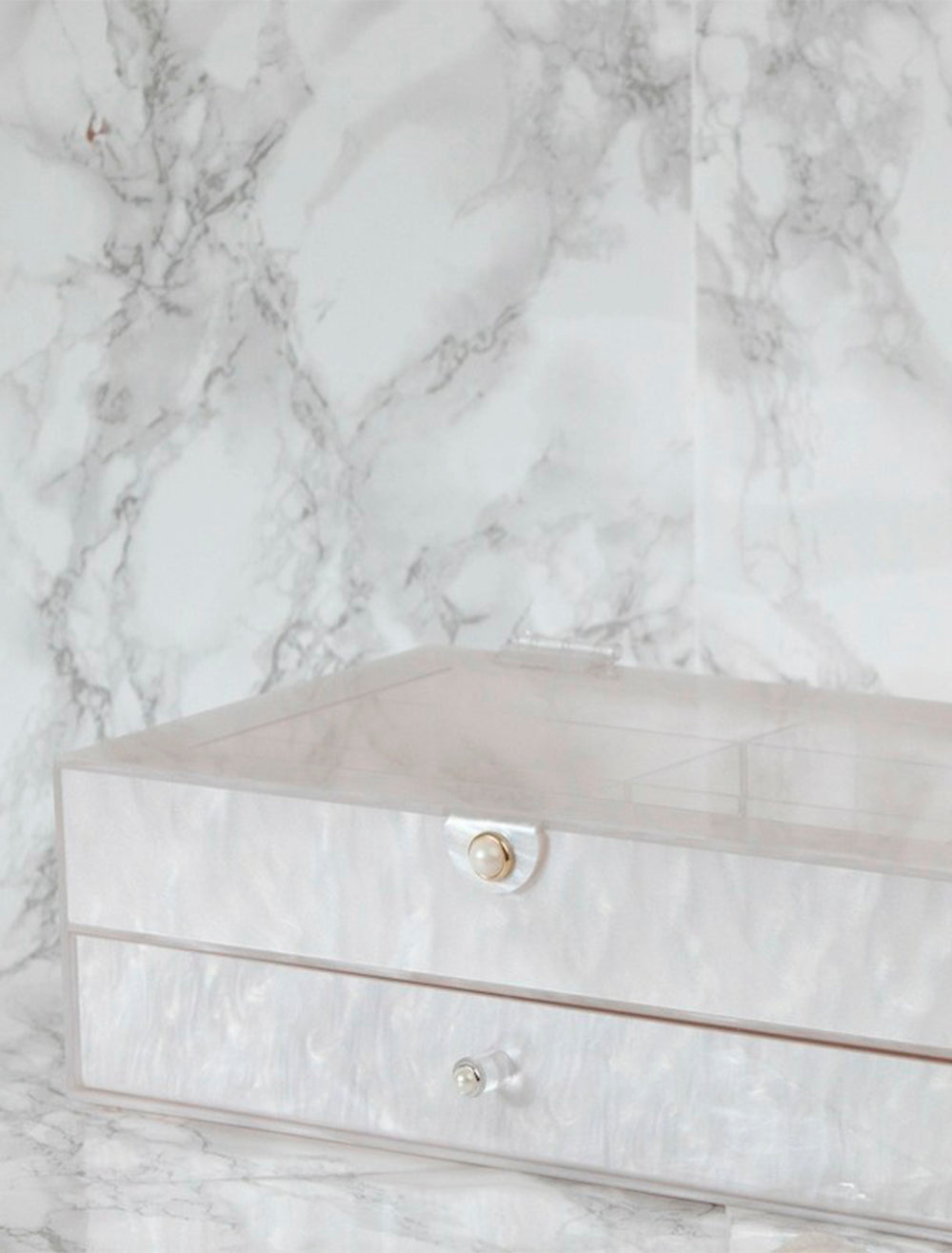 SWISS MARBLE WHITE.