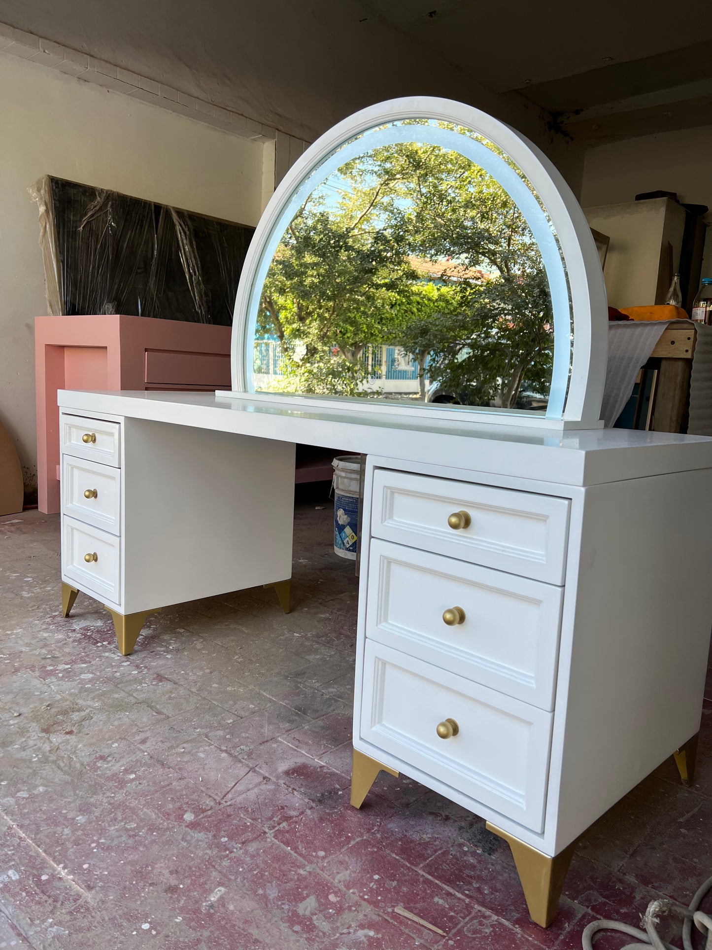LEAH VANITY