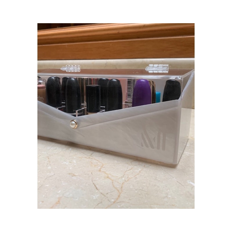 ROUGE Porta labiales con tapa.